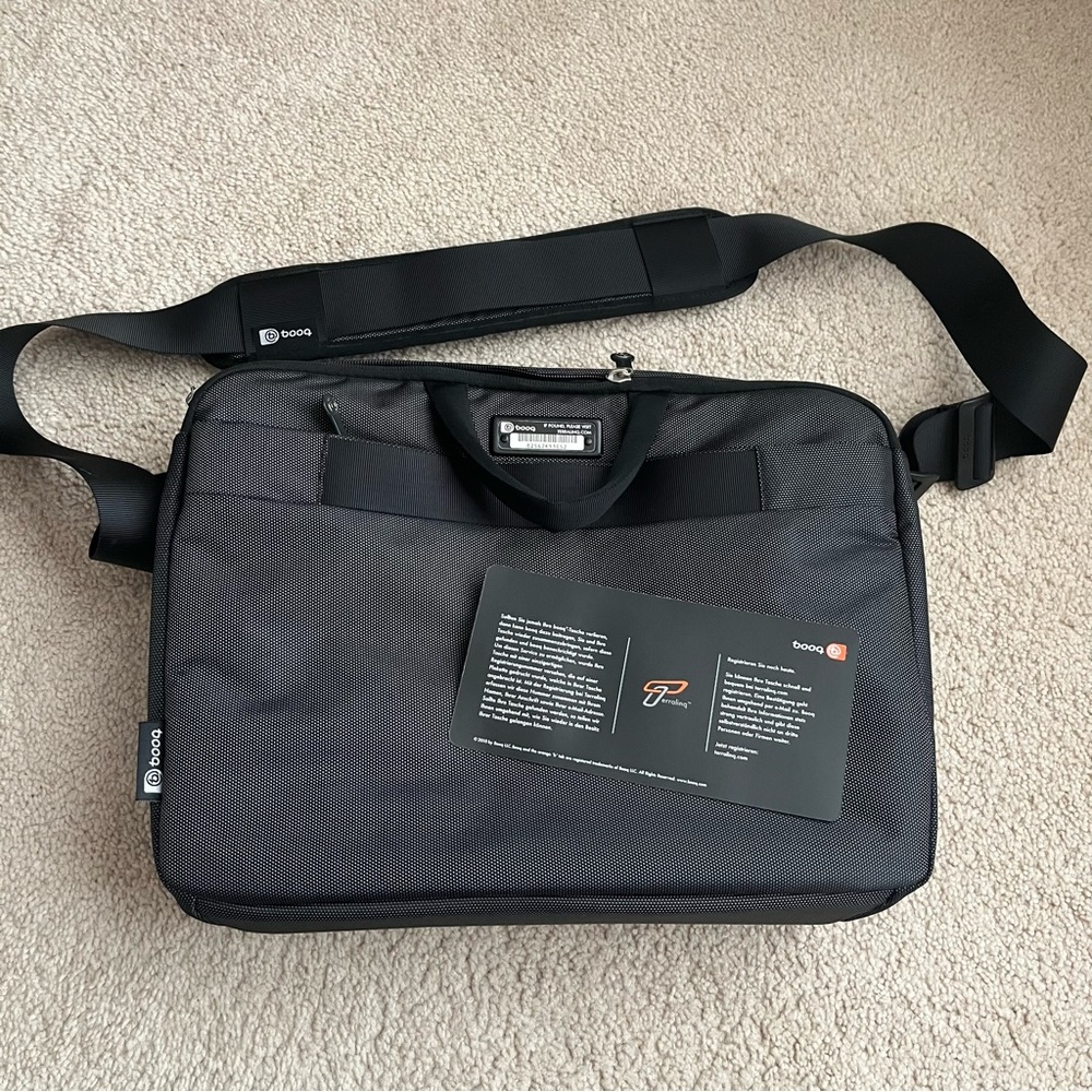 BOOQ SADDLE LAPTOP BAG, CARBON